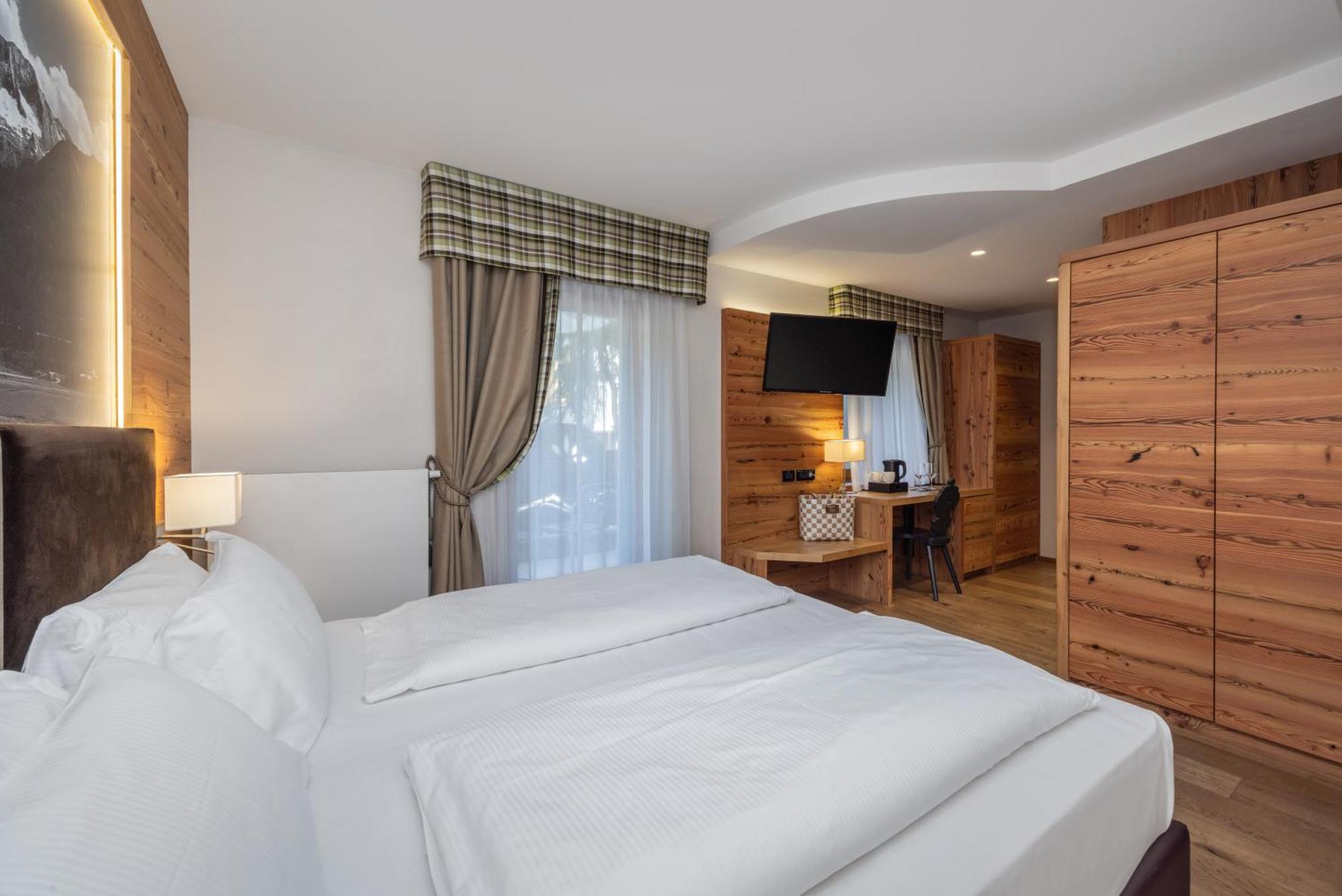 Hotel Ravelli Luxury Spa Mezzana  Exterior foto