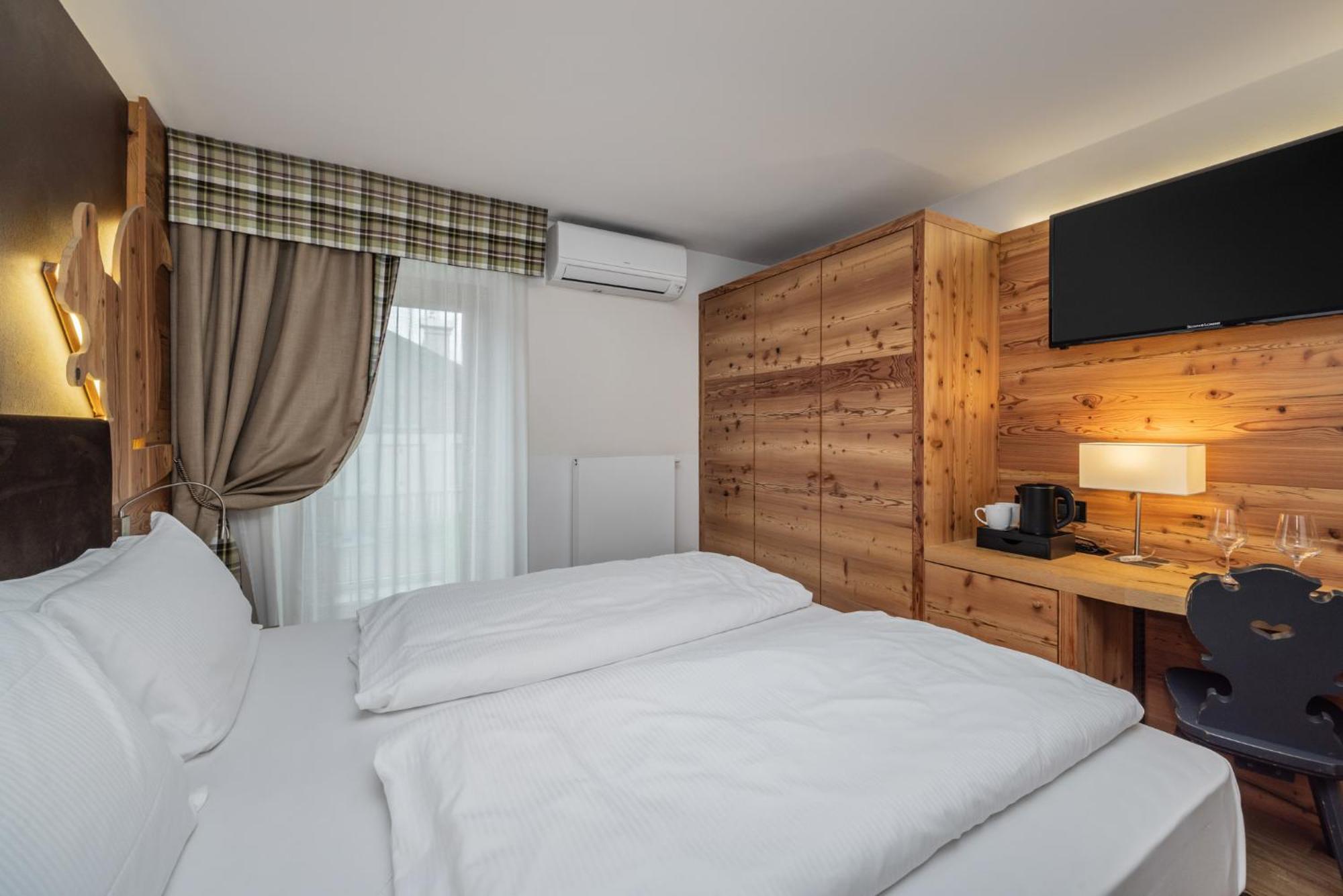 Hotel Ravelli Luxury Spa Mezzana  Exterior foto