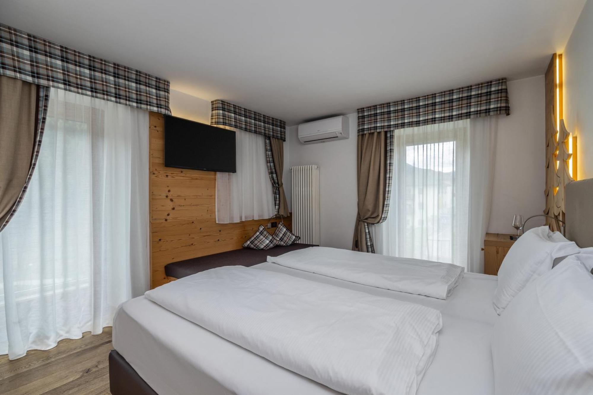 Hotel Ravelli Luxury Spa Mezzana  Exterior foto
